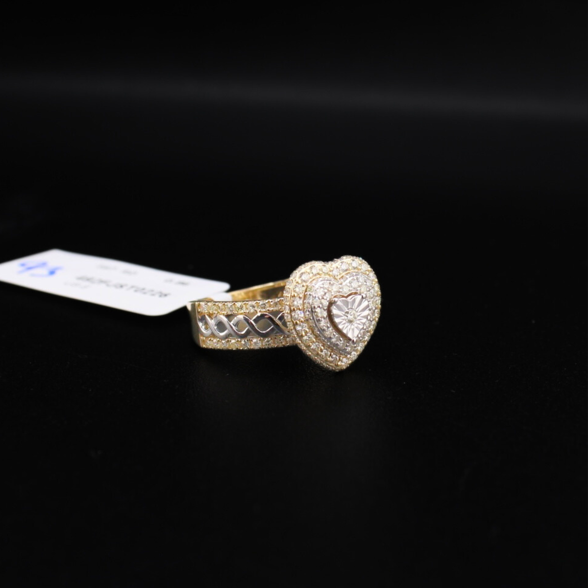Anillo llamativo de corazón con diamantes en oro de 10K auténtico