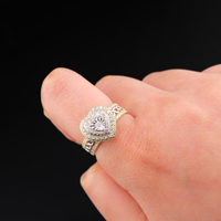 Anillo llamativo de corazón con diamantes en oro de 10K auténtico