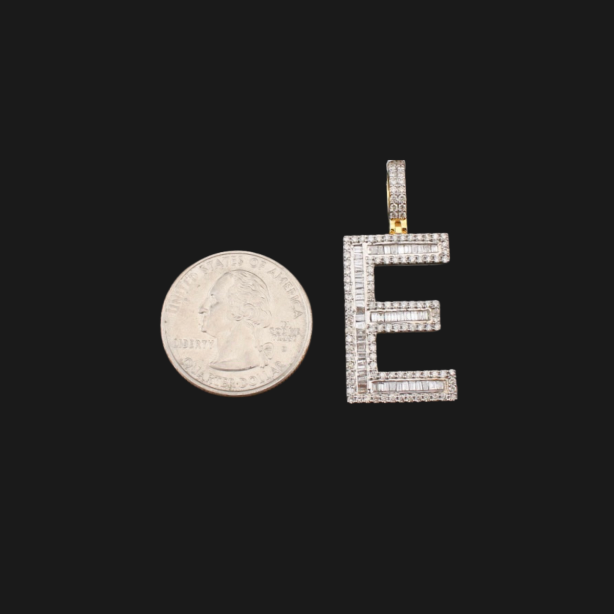 Colgante de oro de 10K auténtico con diamante inicial E