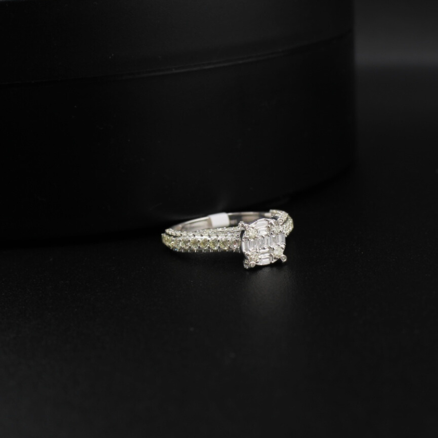 Anillo de bodas redondo de oro de 10 quilates con diamantes auténticos