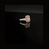 Anillo de compromiso radiante de oro de 14 quilates con diamantes cultivados en laboratorio
