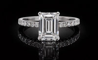 Anillo de Oro Blanco de 14K con Esmeralda de Laboratorio y Diamantes 3.54 CTW