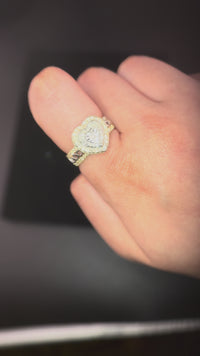 Anillo llamativo de corazón con diamantes en oro de 10K auténtico