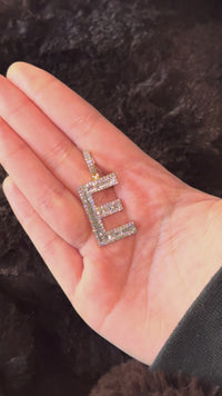 Colgante de oro de 10K auténtico con diamante inicial E