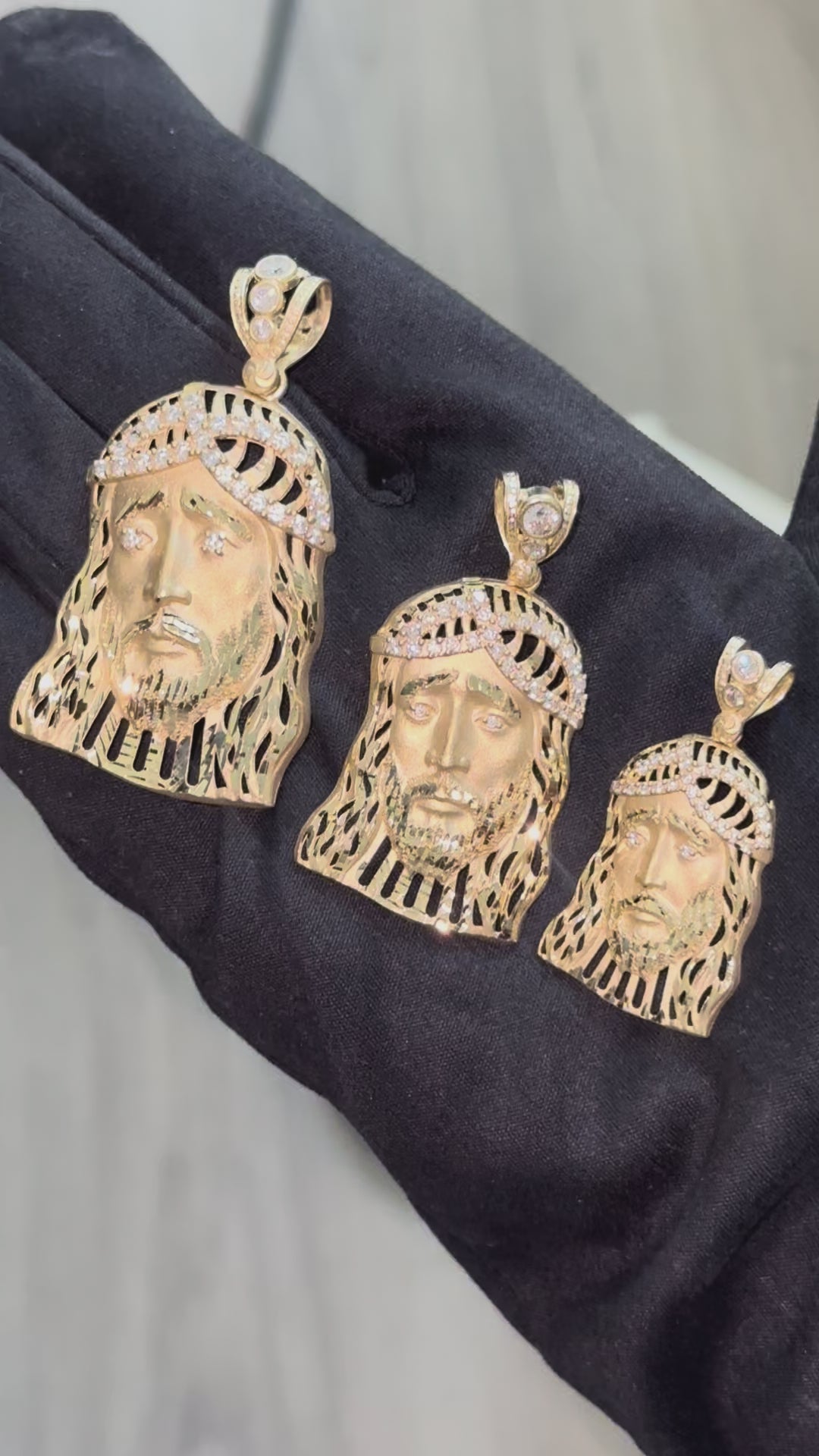 10K Gold Jesus Face Pendant