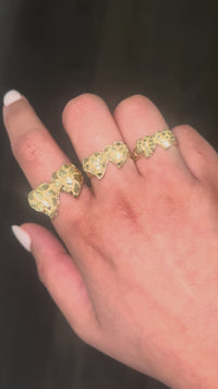 Anillo de oro de 10K con doble corazón en forma de pepita