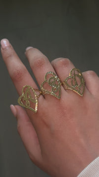 Anillos de corazón con inicial de oro de 10K auténtico